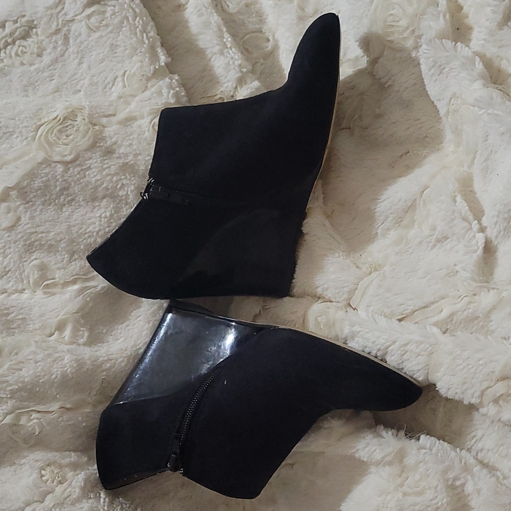 8m Ann Taylor blk booties